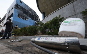 공장 출구 2개뿐…"빠져나올 방법 없었다"