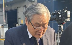 '화재 참사' 안전공업 대표 "늦게 나와서 죽어"