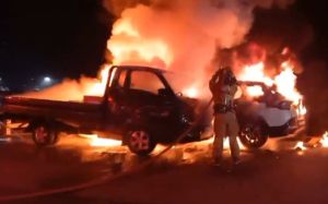 완도서 주행 중 SUV 차량 폭발 화재…2명 부상