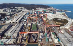 잠수함 화재 실종자, 33시간만에 주검으로