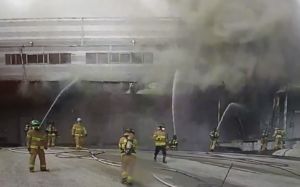 냉동창고 진화 중 고립 소방관 2명 모두 숨져