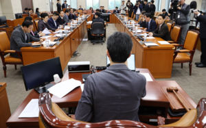 정개특위 늑장…"지역 선거구도 모르고 뛴다"