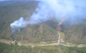 안동 야산에 산불…헬기 8대 투입 진화중