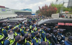 진주 물류센터 집회서 차에 치인 노조원 사망