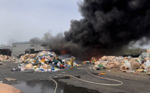 군산 플라스틱 재활용 업체 불, 6시간여만에 완진