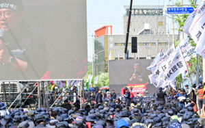 진주 화물연대 사태 장기화 조짐…교섭 난항