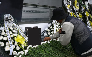 진주 결집한 화물연대…조합원 추모속 차분