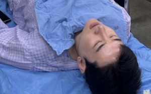 음료수 테러…정이한 부산시장 후보 '뇌진탕'