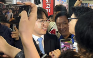 하정우·한동훈, 부산 구포시장서 깜짝 대면