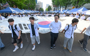 오월의 꽃, 오늘의 빛…5·18 46주년 민주의밤
