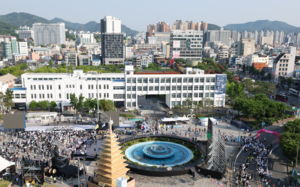 "오월정신, 민주주의로"…'광장'서 5·18기념식
