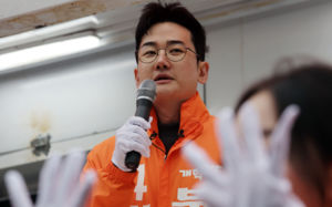 정이한 관련 여론조사기관, 父 병원 계열사 의혹