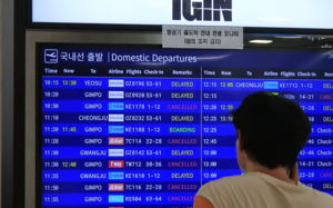 태풍·급변풍에 멈춰선 제주공항…104편 결항