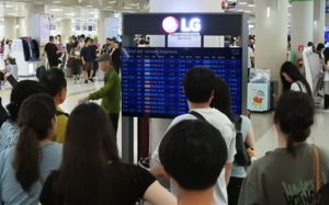 강풍에 제주공항 마비…"대체편 찾느라 3시간"