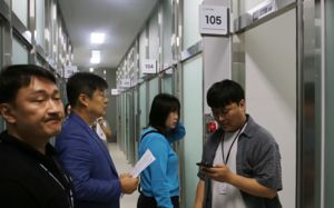 '미성년자 성매수' 최영중 경찰 포렌식 참관