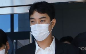 '미성년자 성매수' 최영중 여죄 수사 속도낸다