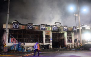 전주 농수산물시장 화재로 전소…4시간만에 완진