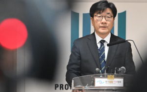 '장윤기 분리수사 지시' 前국수본부장 재판행