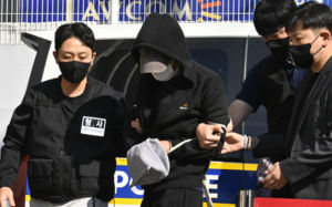 나주 부부 살해범, "계획범죄" 질문에 묵묵부답