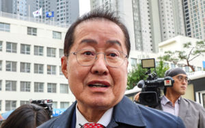 '변호사' 홍준표 "이러면 정치 복귀할수도…출마는 안해"